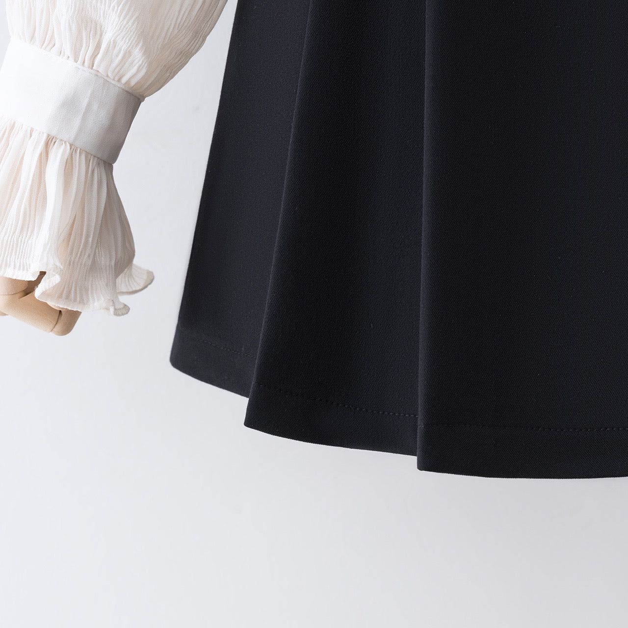 Autumn and Winter Pleated Skirt Black Skirt New Fashion High Waist