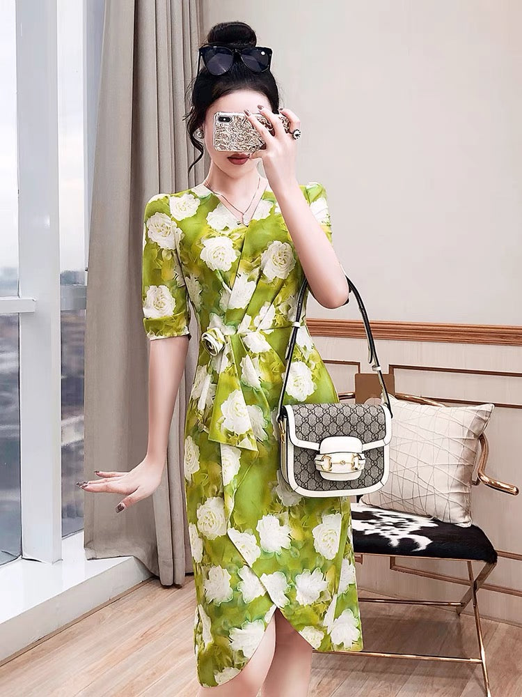 Skirts summer women show thin 2022 new mid-length v-neck niche print temperament ladies light luxury dress summer dress