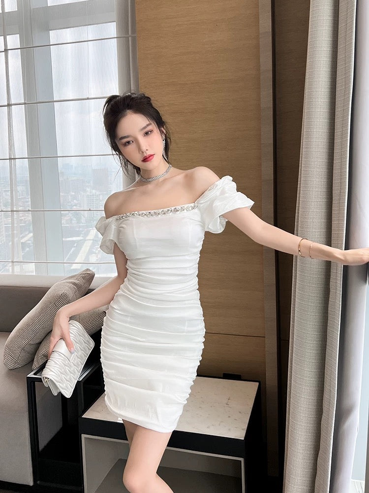 European station square neck temperament party dress sexy one-shoulder slim pleated bag hip light luxury lady dress